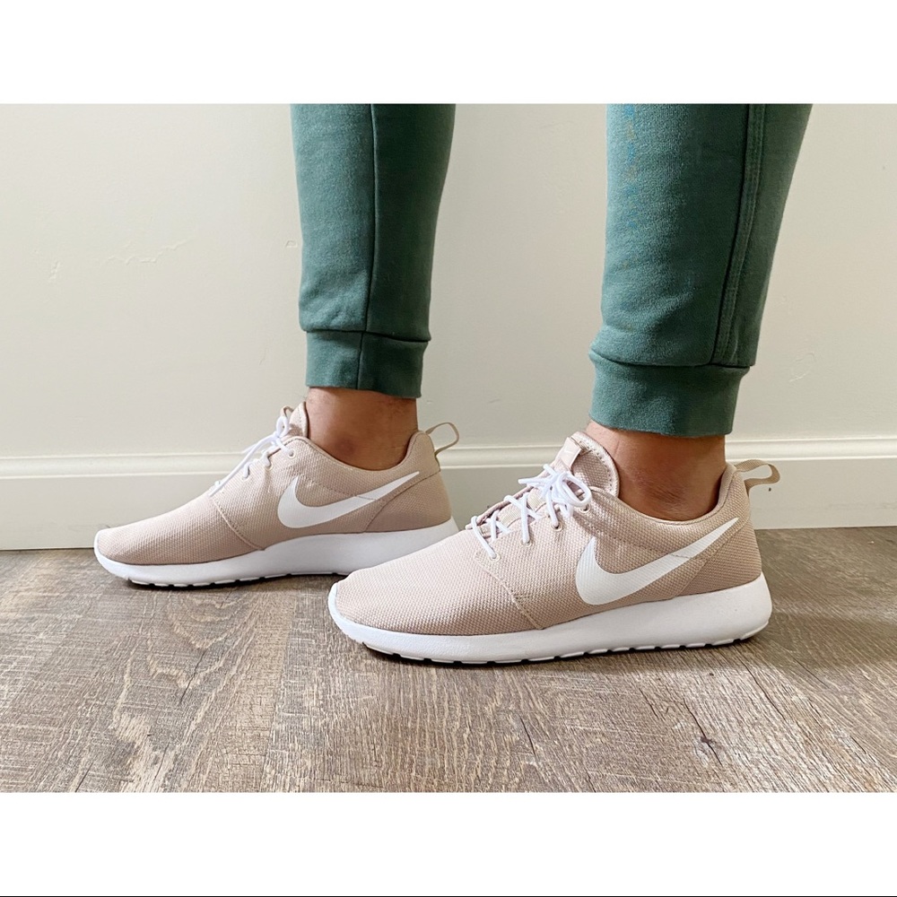 Nike Beige Sneakers